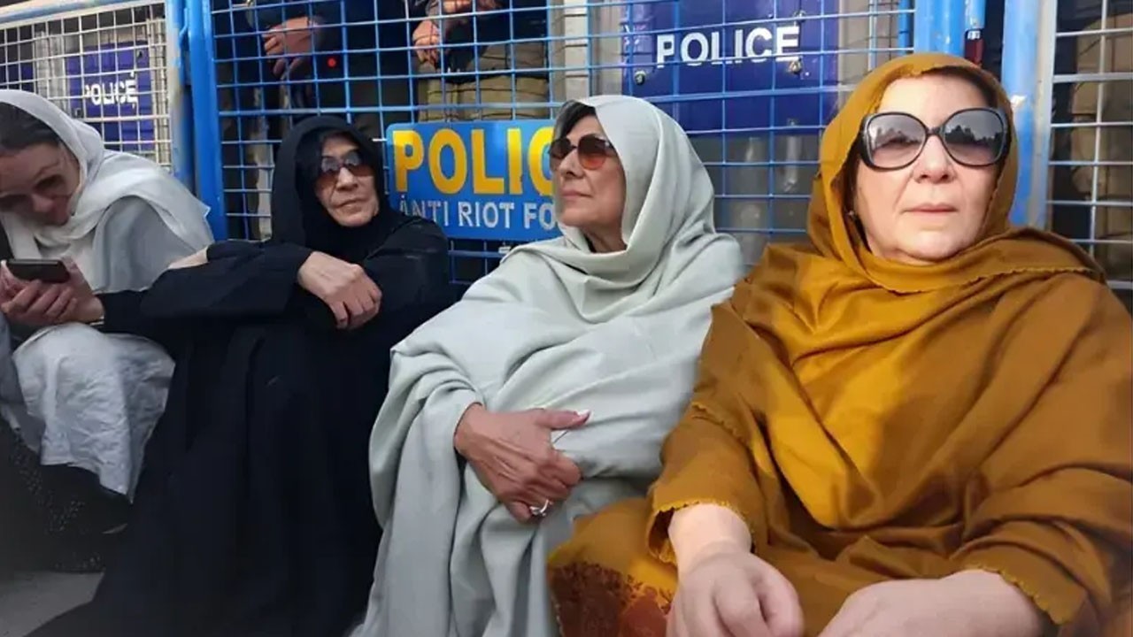 Imran Khan’s sisters denied meeting with him at Adiala jail again