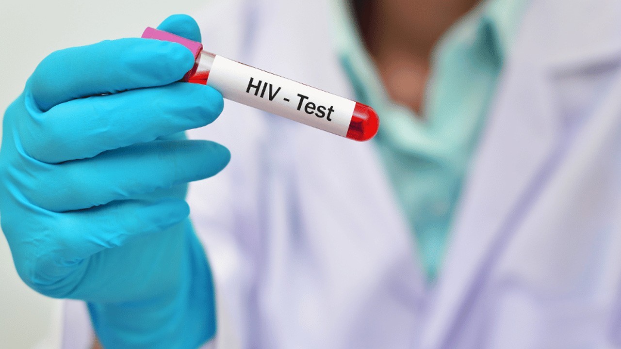 Health minister says 366,000 people living with HIV in Pakistan