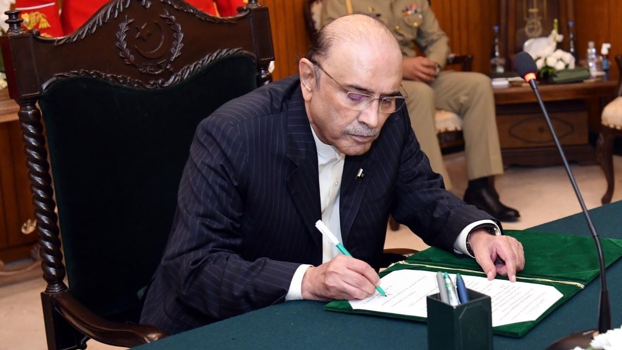 President Zardari approves bill clearing final legal hurdle for PIA privatisation