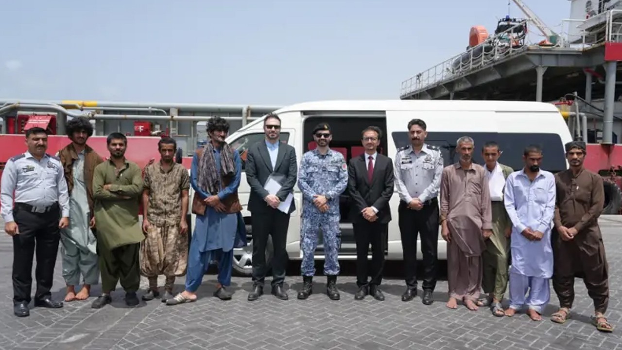 Pakistan repatriates eight Iranian fishermen rescued at sea