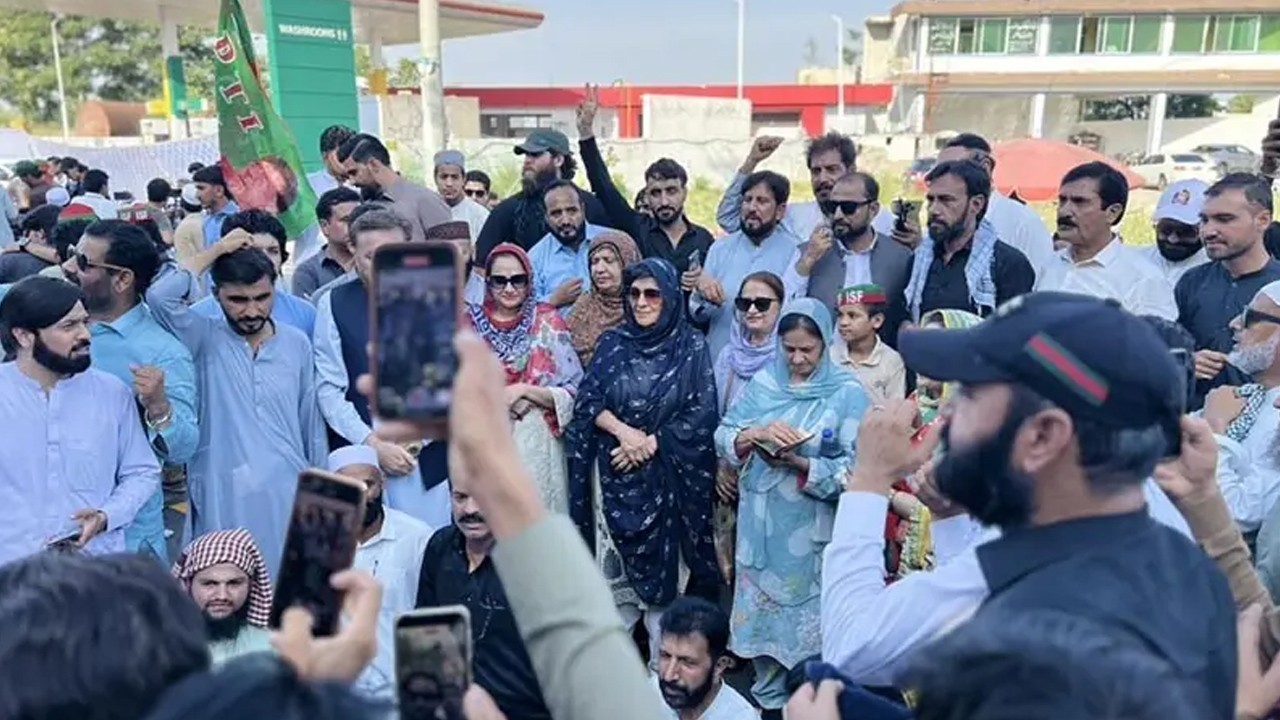 PTI rails against Adiala jail admin after another meeting with Imran denied