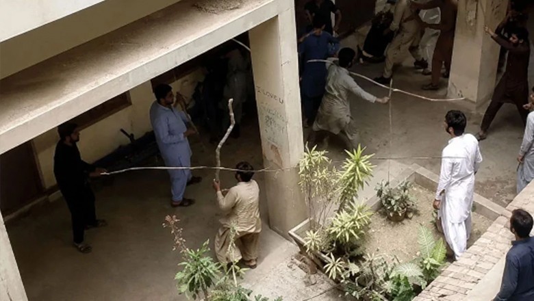 Govt forms five-member committee to investigate Karachi University students clash