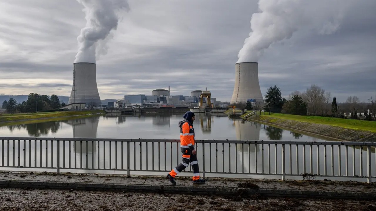 France powers down nuclear reactors over heatwave