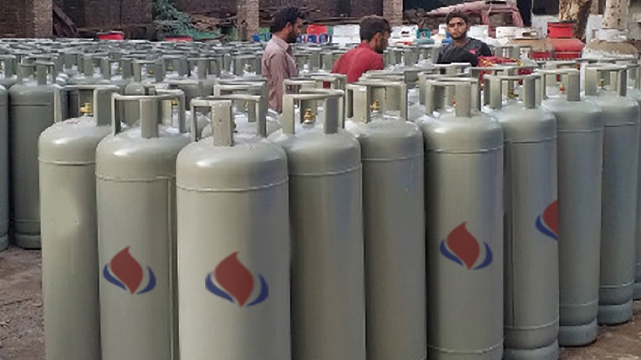 LPG importers association warns of serious gas shortage in next few days, seeks 'sustainable' pricing framework