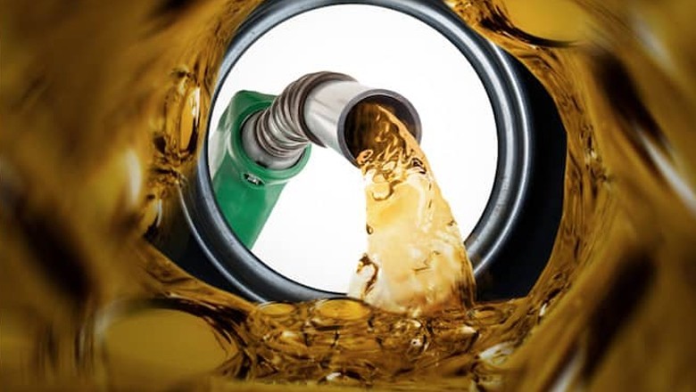 Govt considers shifting to daily petroleum price adjustment mechanism