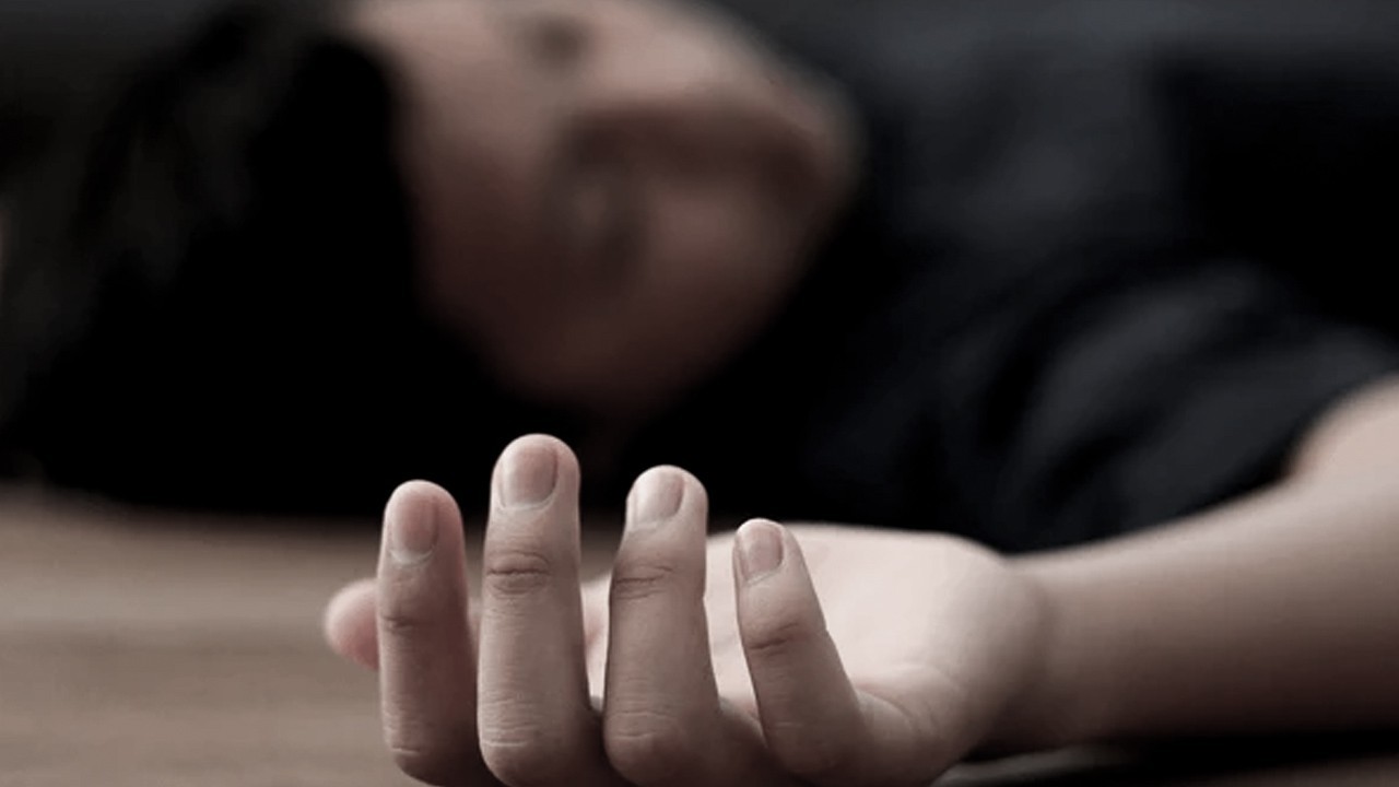 Teenage boy found dead outside home under mysterious circumstances in Karachi