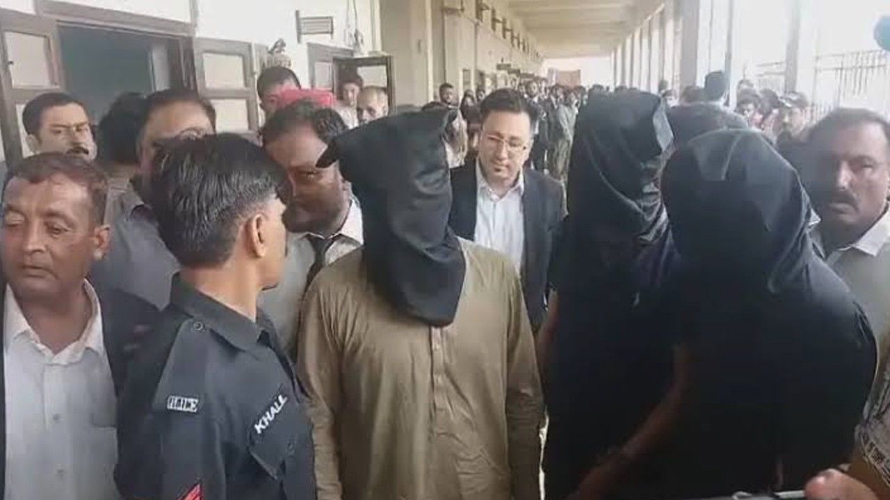 Karachi police arrest suspect accused of robbing bank customers after cash withdrawals
