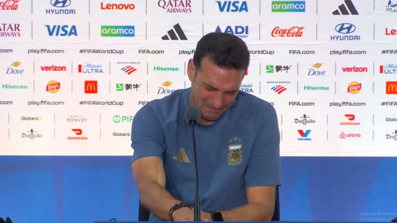 Argentina coach Scaloni leaves press conference in tears after World Cup final defeat