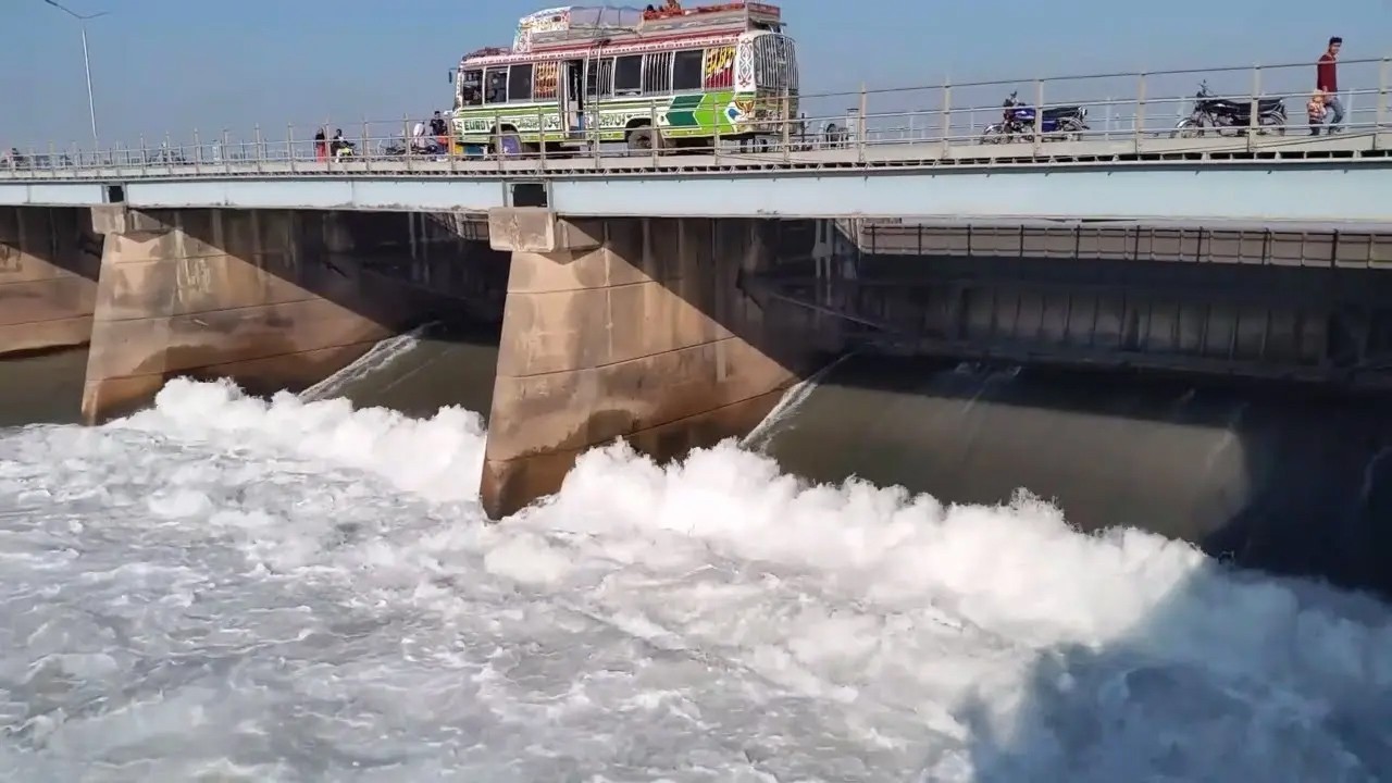 Chenab water level likely to surge following ongoing rains in Indian-occupied Kashmir, Punjab
