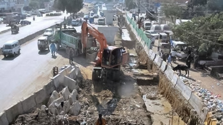 Karachi court issues notices in Rs1.78 billion damages case over BRT Red Line accident