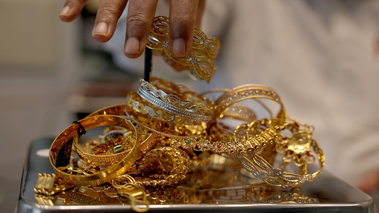 Gold price jumps Rs4,000 per tola in Pakistan