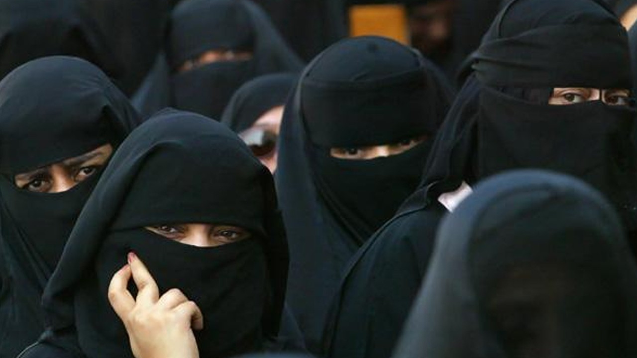 Islamic banks asked not to compel female employees to wear abayas