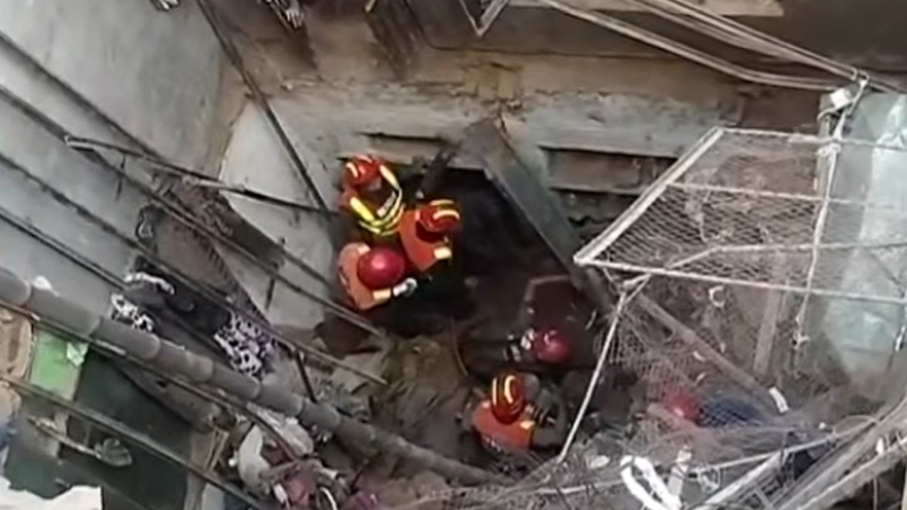 10 killed as building collapses in Lahore