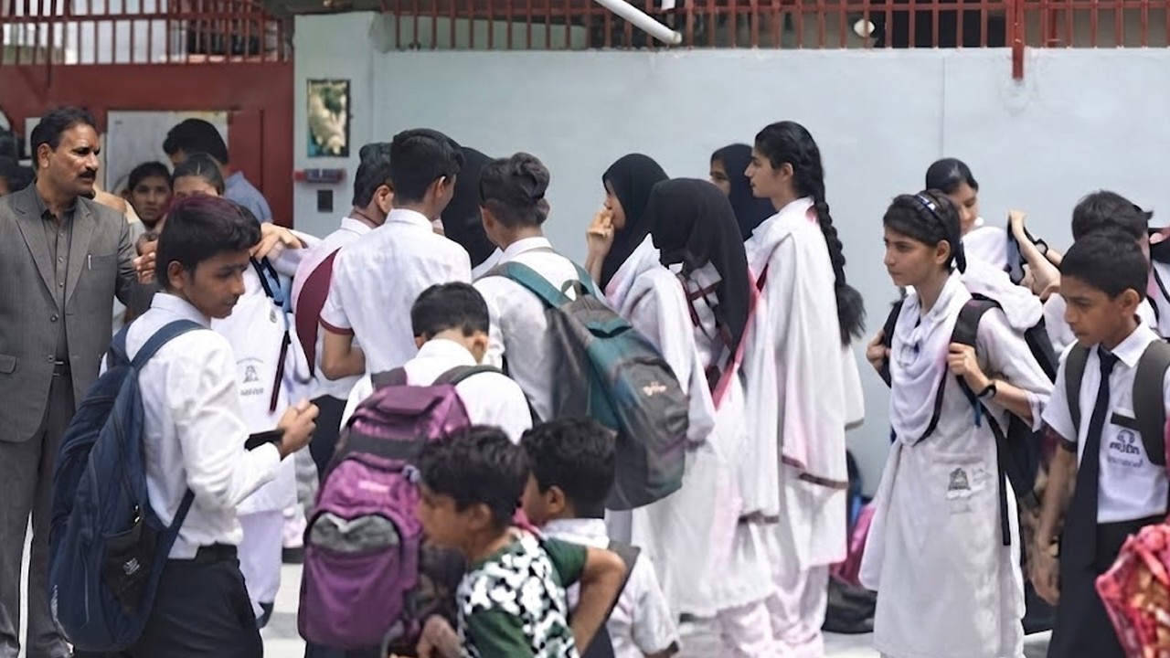 All public, private schools in Sindh to remain closed on Aug 4
