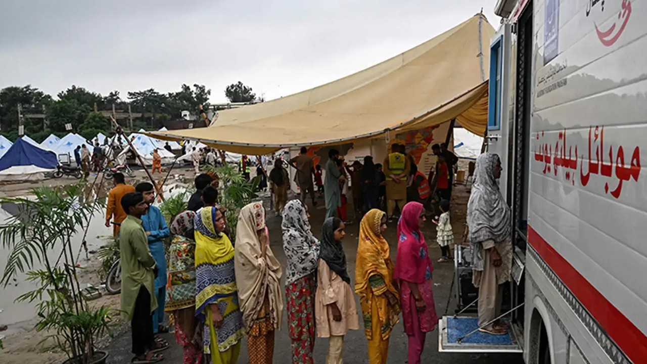 Drinking water camps set up for flood victims