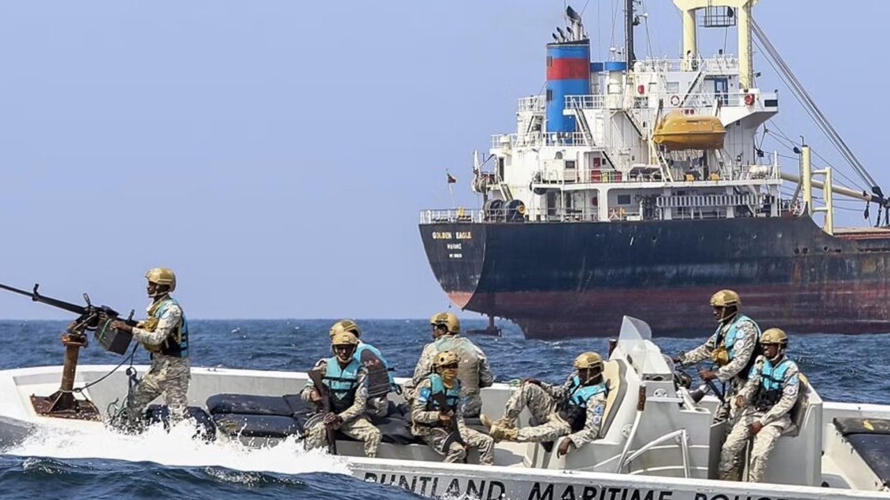 Pakistan intensifies efforts for release of hostages from Somali pirate custody