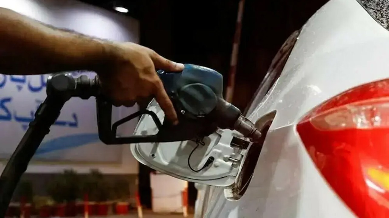 Govt cuts petrol price by Rs1.70, raises diesel by Rs1.39 per litre