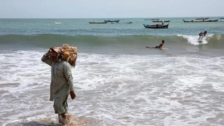 What’s behind the foul smell in Karachi?