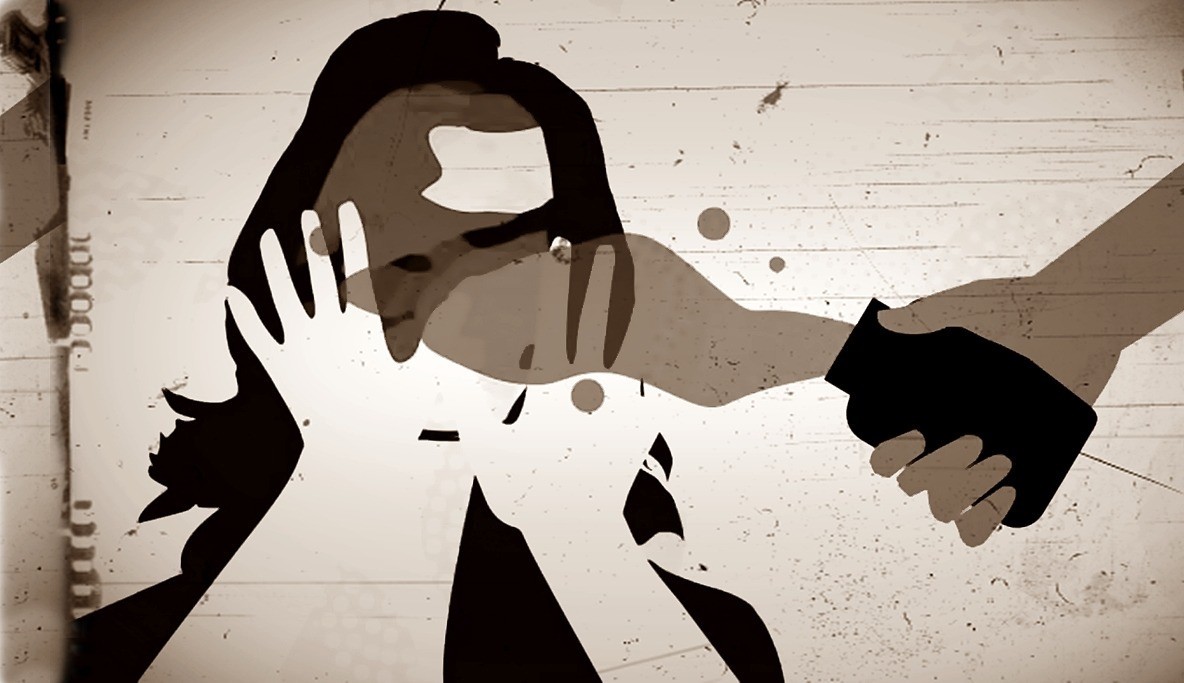 Woman attacked with acid by motorcyclist while heading to office with husband in Karachi