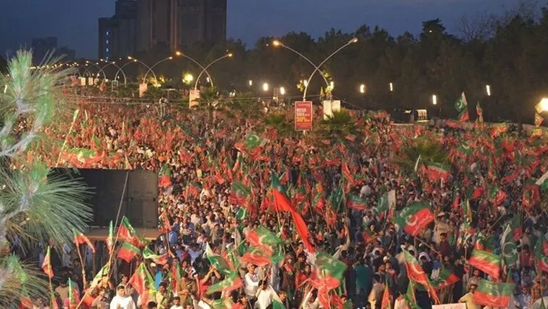 Majority of PTI leaders propose delaying long march, report says