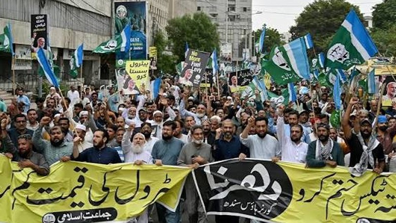JI to set up protest camps at more than 25 Karachi locations from Saturday