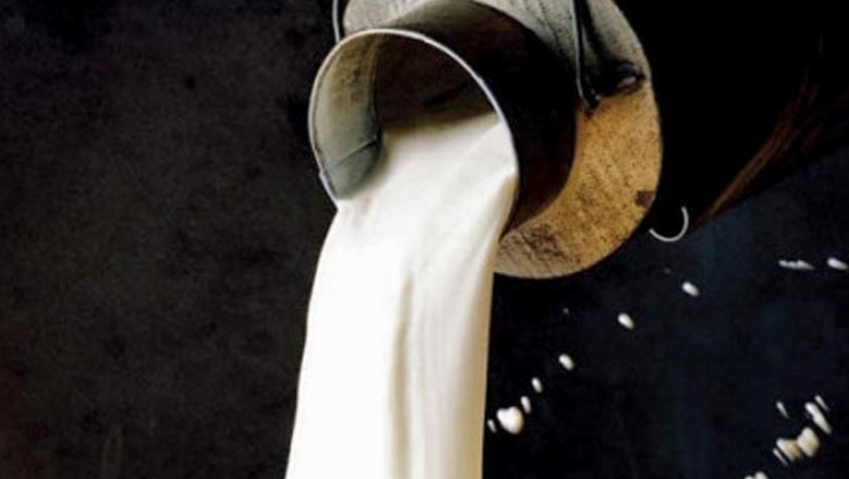 Consumer association warns of milk boycott in Karachi if price rises to Rs300 per litre