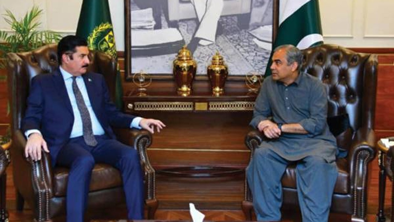 Kundi, Naqvi criticise K-P government over counterterrorism role during talks