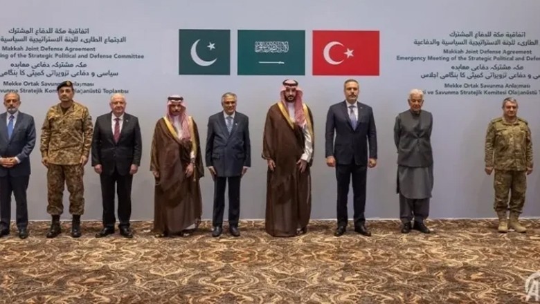 Pakistan, Turkiye providing support to Saudi forces fighting Houthis: Asif