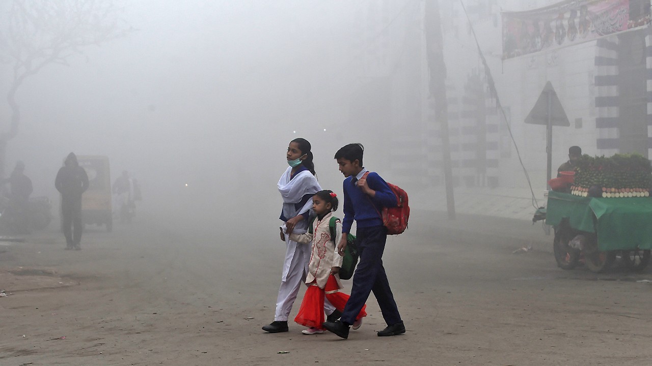 Lahore schools ordered to enforce carpooling amid rising smog