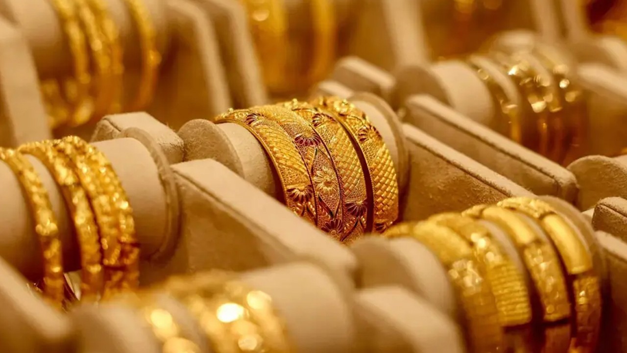 Gold prices drop in Pakistan amid rising oil prices