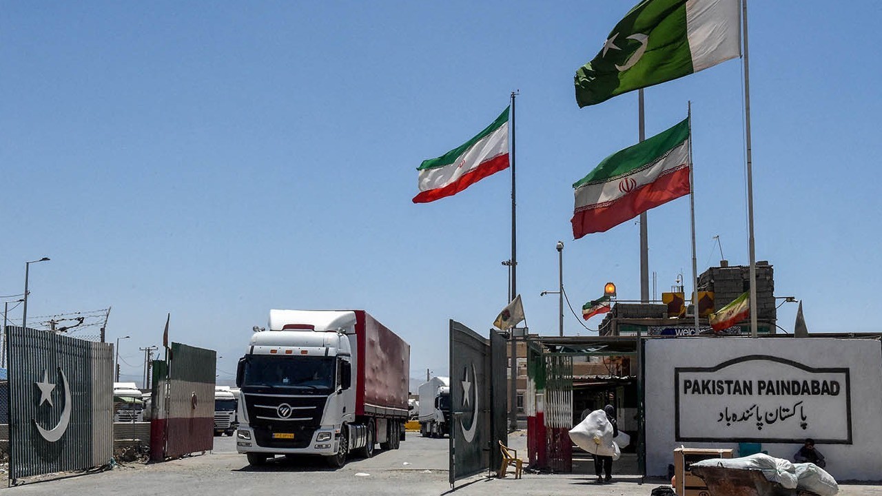 Pakistan suspends trade with Iran at two official border crossings