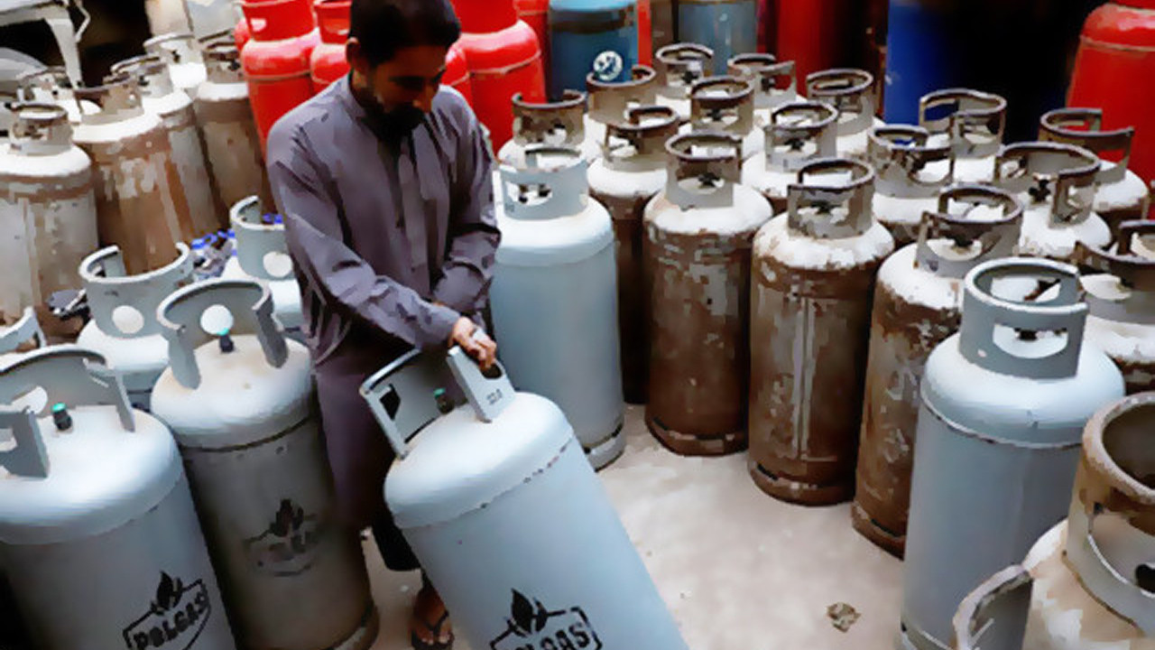 LPG prices likely to fall by up to Rs50 within two days