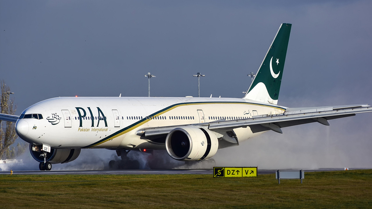 PIA receives approval to operate Boeing 787 aircraft in Pakistan for the first time