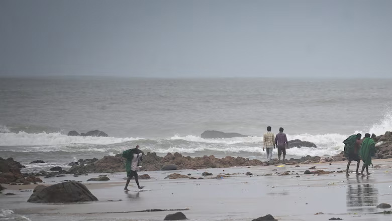 Cyclone Arnab kills six in India, leaves thousands without power