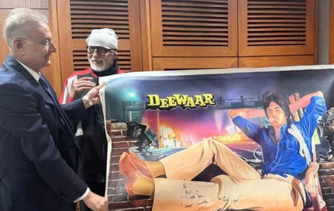 Mr. Anil Dhanak, Managing Director of Kanz Jewels, born and raised in Dubai, shares a proud moment with Sheikh Ahmed bin Saeed Al Maktoum. With over six decades of deep-rooted connection to Dubai, Mr. Dhanak&rsquo;s journey reflects the remarkable growth of the emirate and the enduring bond between the city&rsquo;s visionary leadership and its long-standing business community.