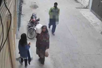 6 سالہ بچی کے ساتھ گلی میں نازیبا حرکات