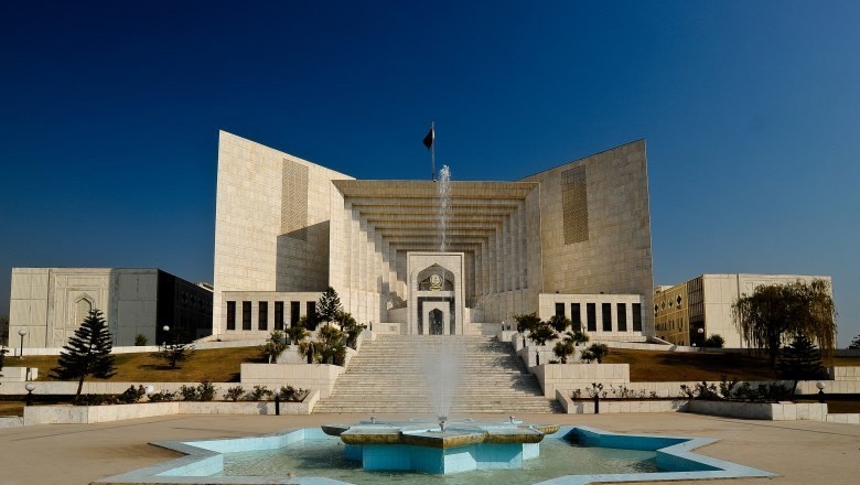 افغان مہاجرین کی بے دخلی پر سپریم کورٹ کا حکومت کو نوٹس، جواب طلب کرلیا