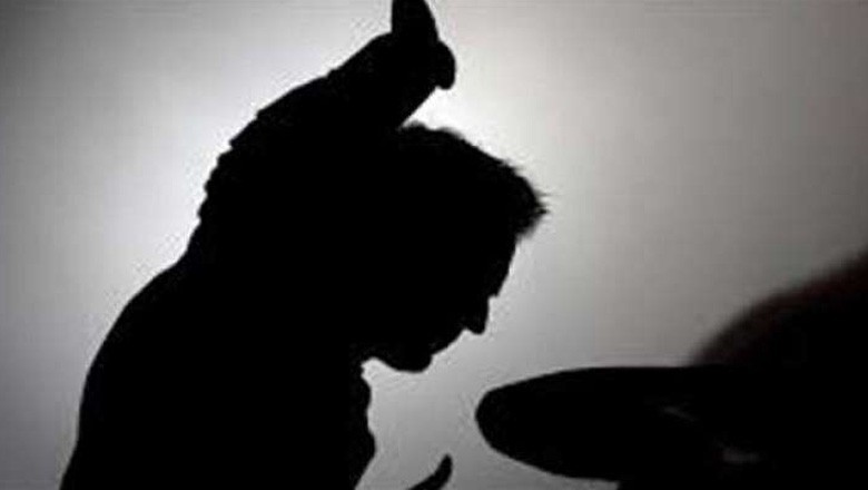 بدبخت بیٹے کا مسجد میں ماں پر بہیمانہ تشدد، ہاتھ پیر توڑ دیے