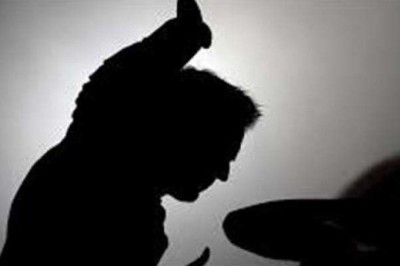 بدبخت بیٹے کا مسجد میں ماں پر بہیمانہ تشدد، ہاتھ پیر توڑ دیے