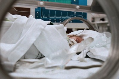 پاکپتن میں ڈاکٹرز اور اسپتال عملے کی بے حسی، نومولود تڑپ تڑپ کر مر گئی