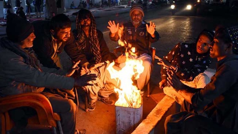 کراچی میں سرد ترین رات ریکارڈ، پارہ نیچے گر گیا