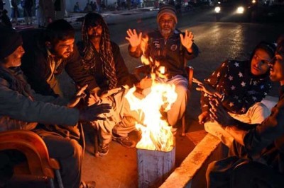 کراچی میں سرد ترین رات ریکارڈ، پارہ نیچے گر گیا