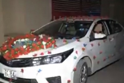 نوشہرہ میں خاندانی دشمنی کا خوفناک نتیجہ، بارات کی گاڑی پر فائرنگ سے دو افراد جاں بحق