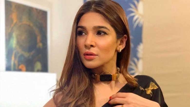 پہلی بار پڑوسی کے باورچی نے نامناسب طریقے سے چھوا تھا، عائشہ عمر