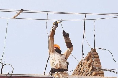 سندھ پولیس اور الیکٹرک کمپنی کا انوکھا کارنامہ، ڈھائی سالہ بچے پر بجلی چوری کا مقدمہ درج