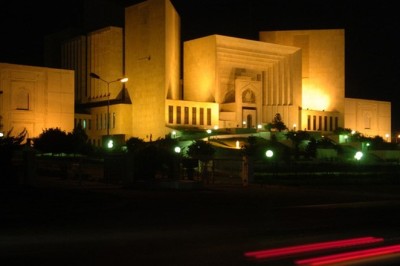 سپریم کورٹ کا رات بارہ بجے تک انتخابی شیڈول جاری کرنے کا حکم، لاہور ہائیکورٹ کا فیصلہ معطل