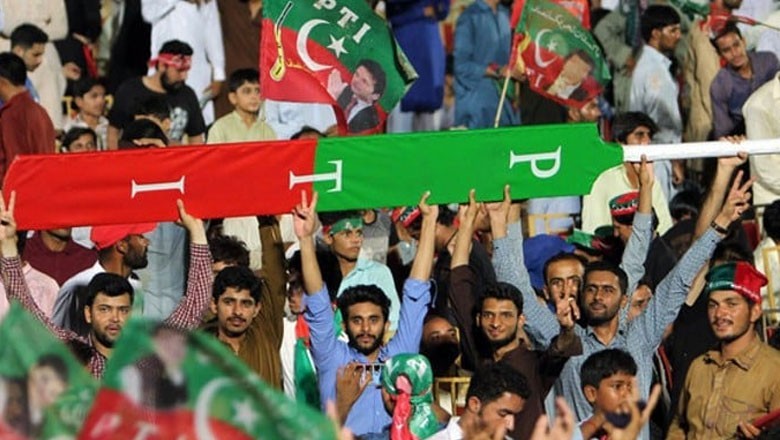 پی ٹی آئی بلے کے نشان پر الیکشن لڑے گی، الیکشن کمیشن کا فیصلہ معطل