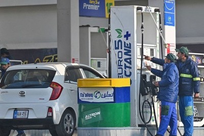 پیٹرول کی قیمت میں مزید کمی کا امکان