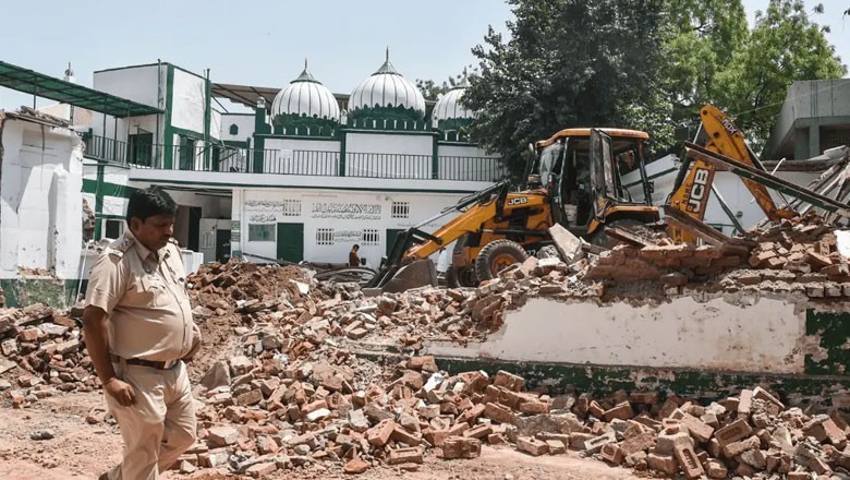بھارتی حکومت کی انتقامی کارروائی، سالوں سے قائم مسجد اور مدرسے کو شہید کردیا گیا