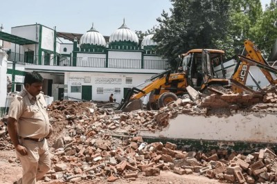 بھارتی حکومت کی انتقامی کارروائی، سالوں سے قائم مسجد اور مدرسے کو شہید کردیا گیا